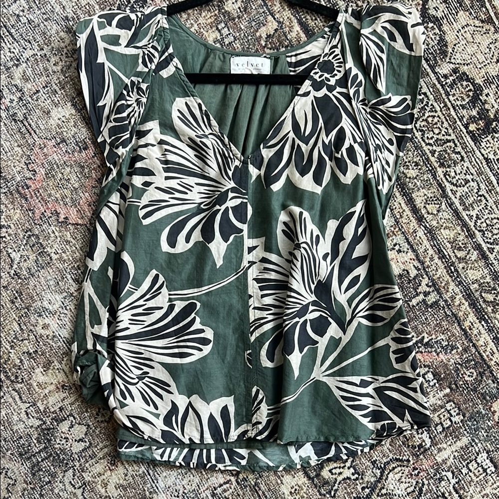 Velvet by Graham & Spencer Forest Green Floral V-Neck Cap Sleeve Blouse